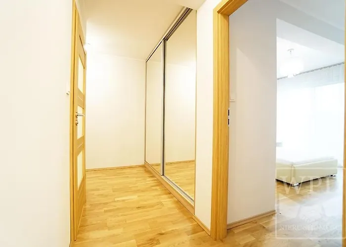 아파트 Modern Apartment-city Center-new Building-garage